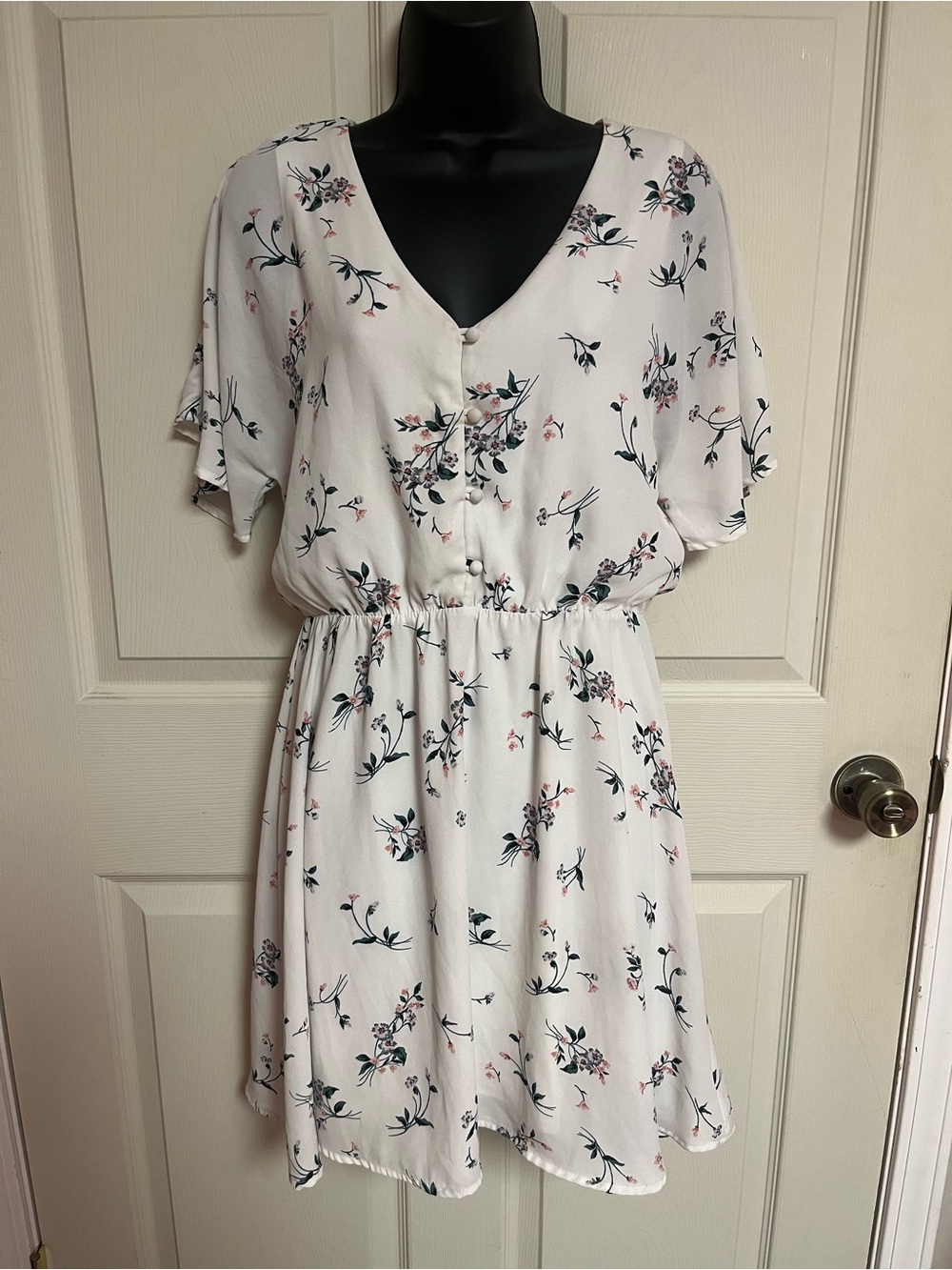 White floral sienna sky dress M